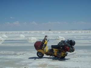 Salar de Uyuni, in Bolivien. Die größte Salzfläche auf der Erde. Achtung, niemals ohne GPS befahren - Verirrungsgefahr!