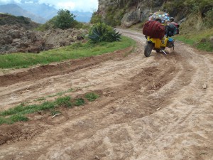 Peru: Die Straßen im Hinterland, fernab von Touristenpfaden, sind schön, aber oft auch schwer zu bewältigen.